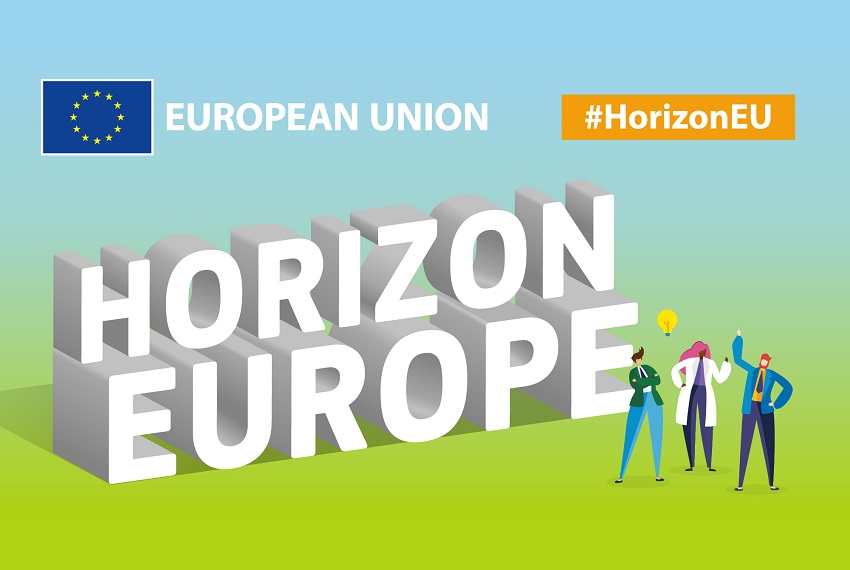 Flaga UE, napis "European Union", "Horizon Europe", hashtag #HorizonEU, trzy postacie w tle