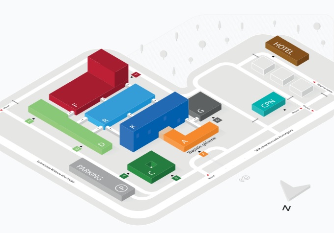 Mapa kompleksu z oznaczeniem budynków: hotel, parking, wejścia, drogi dojazdowe.